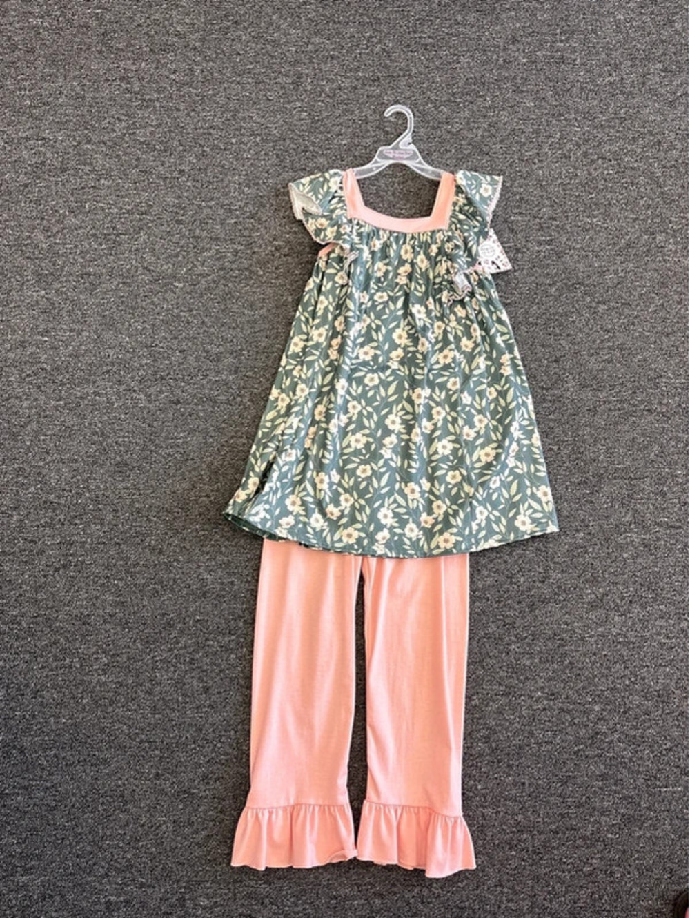 NWT Abby & Evie size 10 Sage Pant Set floral